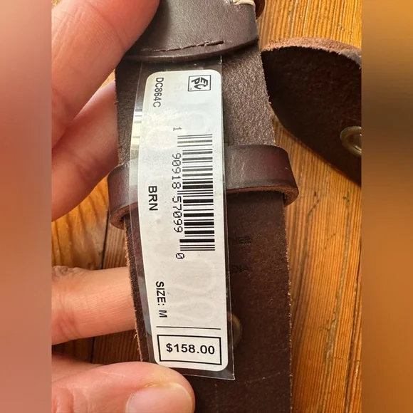 NWT FRYE Grommet Brown Leather Belt 
(Brown Leather and Metal) - Picture 5 of 15